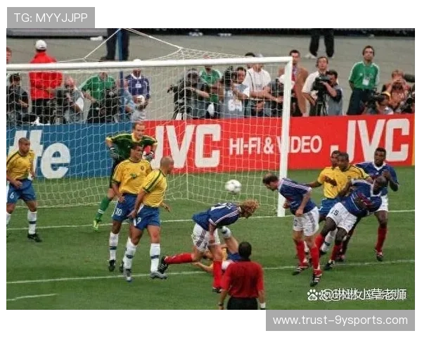 世界杯惊艳表现引发热议，各队战术调整成焦点