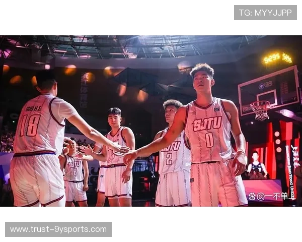 中国篮球联赛新赛季揭幕，明星球员引爆观众热情与期待